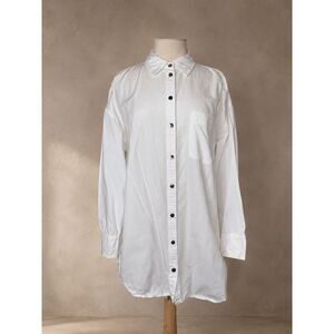 Maeve Sz M Adaptive Magnetic Button-Up Shirt in White accessible